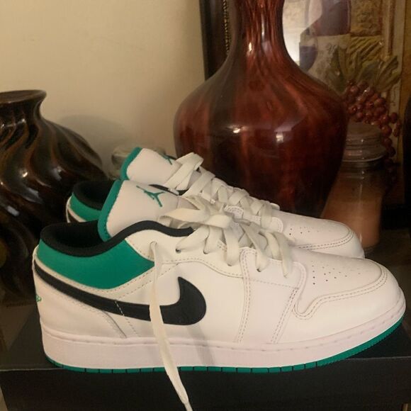 Air jordan size 7Y - Picture 1 of 4